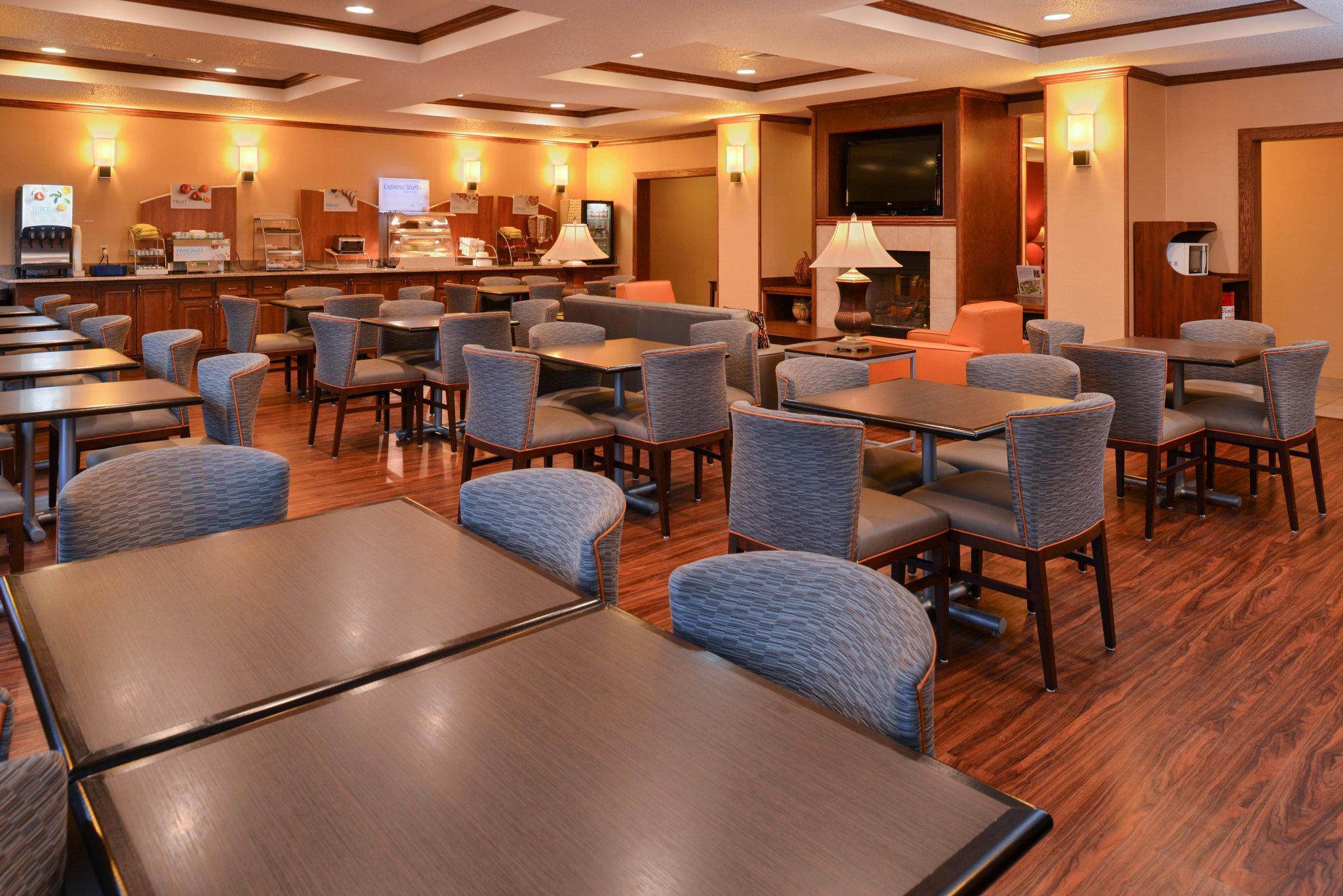 Holiday Inn Express Hotel & Suites Lancaster-Lititz By Ihg Екстериор снимка