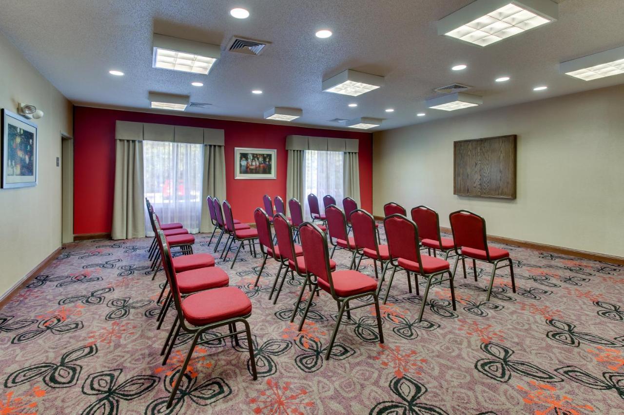 Holiday Inn Express Hotel & Suites Lancaster-Lititz By Ihg Екстериор снимка